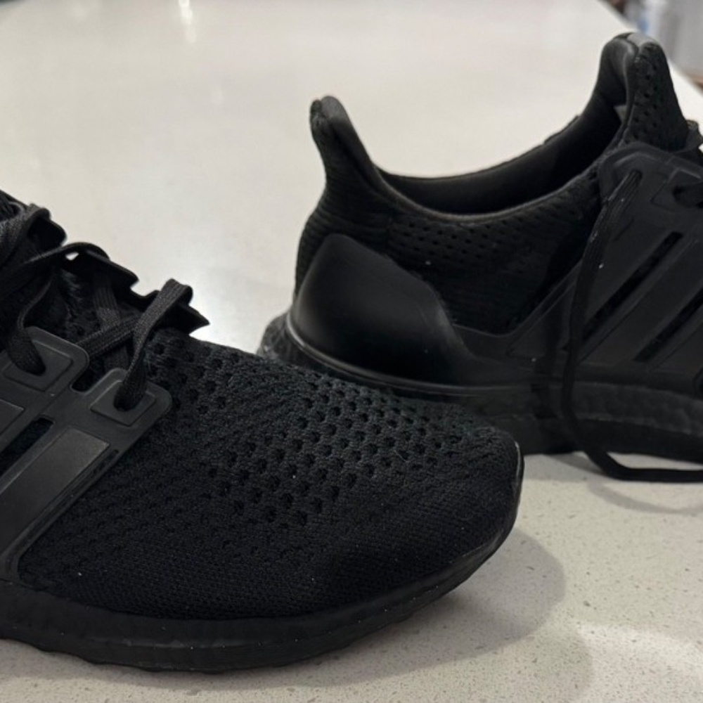 ADIDAS ULTRA BOOST 22 TRIPLE BLACK GX5587 Running Shoes Women’s Size 8